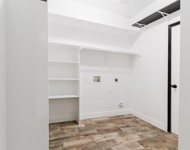 1733 Elm Street - Photo Thumbnail 23