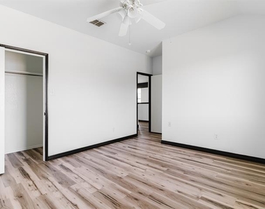 1733 Elm Street - Photo Thumbnail 12