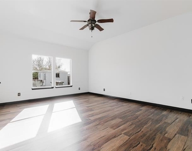 1733 Elm Street - Photo Thumbnail 24