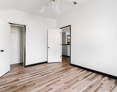 1733 Elm Street - Photo Thumbnail 13