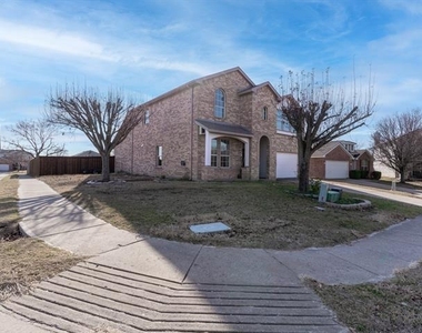 1733 Elm Street - Photo Thumbnail 18