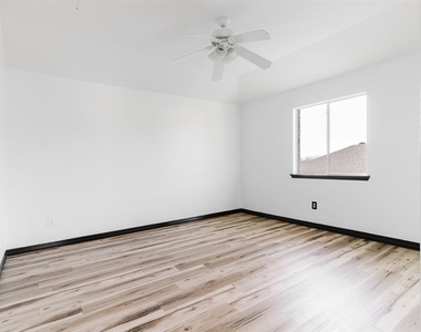 1733 Elm Street - Photo Thumbnail 17