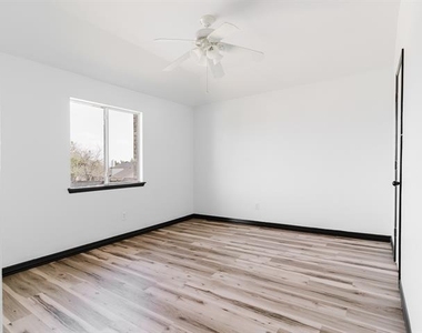 1733 Elm Street - Photo Thumbnail 14