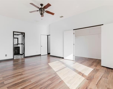 1733 Elm Street - Photo Thumbnail 20