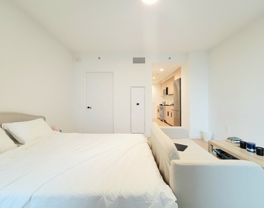 470 Kent Avenue - Photo Thumbnail 1