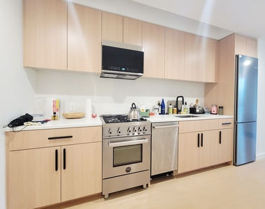 470 Kent Avenue - Photo Thumbnail 2