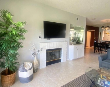 413 Desert Falls Drive N - Photo Thumbnail 2