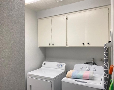 413 Desert Falls Drive N - Photo Thumbnail 9