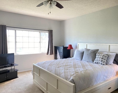 413 Desert Falls Drive N - Photo Thumbnail 10