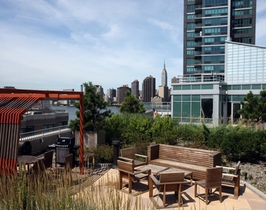 Center Boulevard - Photo Thumbnail 10