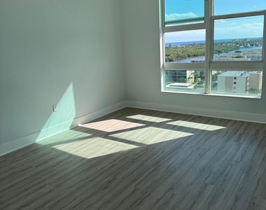 625 Casa Loma Boulevard - Photo Thumbnail 14
