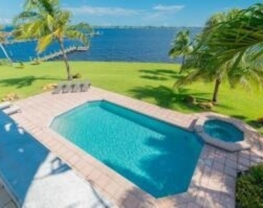901 Se Riverside Drive - Photo Thumbnail 24
