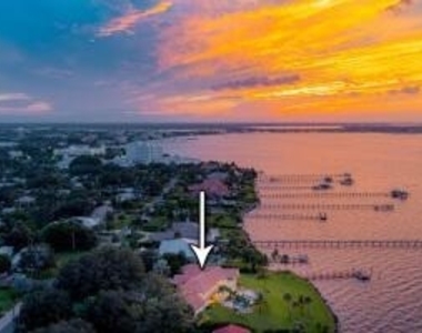 901 Se Riverside Drive - Photo Thumbnail 8