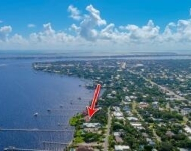 901 Se Riverside Drive - Photo Thumbnail 15