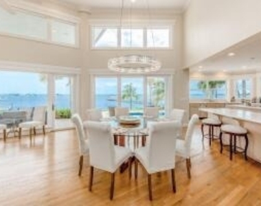 901 Se Riverside Drive - Photo Thumbnail 33
