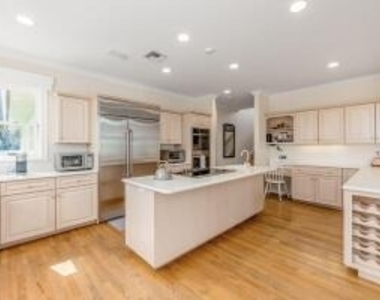 901 Se Riverside Drive - Photo Thumbnail 38