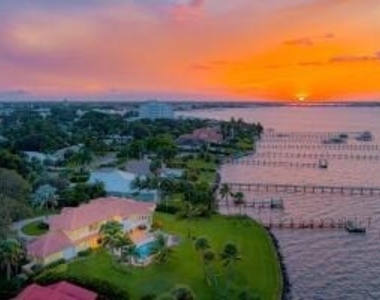 901 Se Riverside Drive - Photo Thumbnail 6