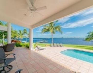 901 Se Riverside Drive - Photo Thumbnail 25