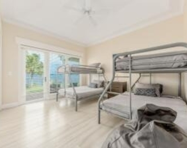 901 Se Riverside Drive - Photo Thumbnail 43