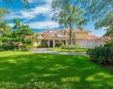 901 Se Riverside Drive - Photo Thumbnail 22