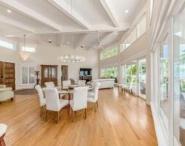901 Se Riverside Drive - Photo Thumbnail 34