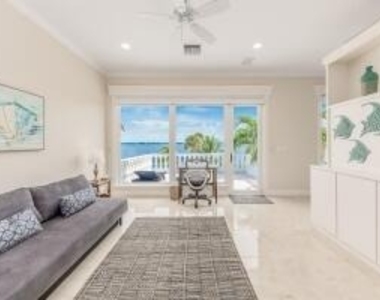 901 Se Riverside Drive - Photo Thumbnail 47