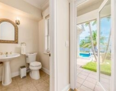 901 Se Riverside Drive - Photo Thumbnail 45
