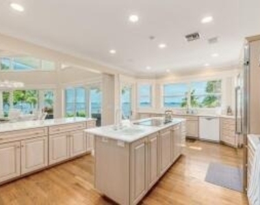 901 Se Riverside Drive - Photo Thumbnail 36