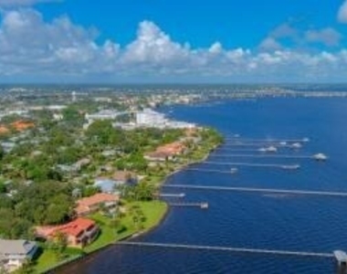 901 Se Riverside Drive - Photo Thumbnail 18