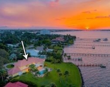 901 Se Riverside Drive - Photo Thumbnail 4
