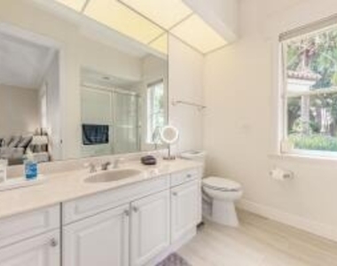 901 Se Riverside Drive - Photo Thumbnail 40