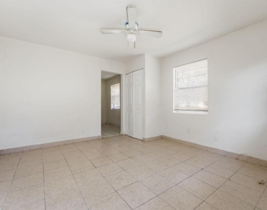 406 Nw 7th Court - Photo Thumbnail 5