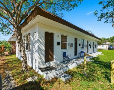406 Nw 7th Court - Photo Thumbnail 3