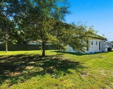 406 Nw 7th Court - Photo Thumbnail 11
