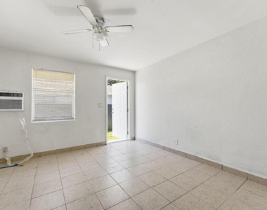 406 Nw 7th Court - Photo Thumbnail 6