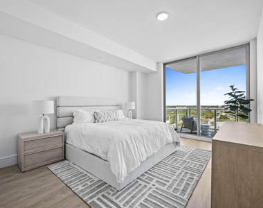 220 Lake Shore Drive - Photo Thumbnail 6