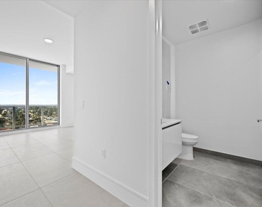 220 Lake Shore Drive - Photo Thumbnail 20