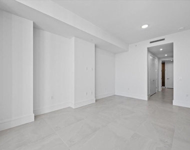 220 Lake Shore Drive - Photo Thumbnail 10