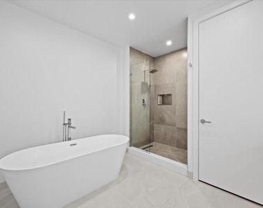 220 Lake Shore Drive - Photo Thumbnail 12