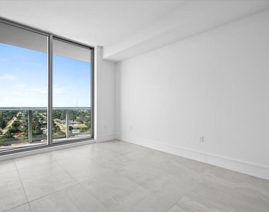220 Lake Shore Drive - Photo Thumbnail 21