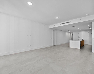 220 Lake Shore Drive - Photo Thumbnail 7