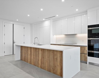 220 Lake Shore Drive - Photo Thumbnail 3