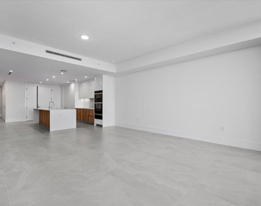 220 Lake Shore Drive - Photo Thumbnail 4