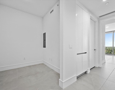 220 Lake Shore Drive - Photo Thumbnail 16