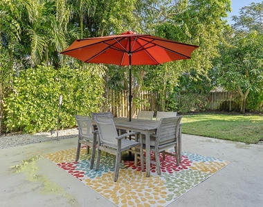 429 Inlet Road - Photo Thumbnail 4