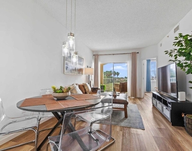 2060 Greenview Shores Boulevard - Photo Thumbnail 3