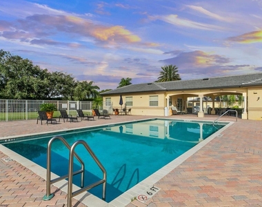 2060 Greenview Shores Boulevard - Photo Thumbnail 13