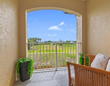 2060 Greenview Shores Boulevard - Photo Thumbnail 4
