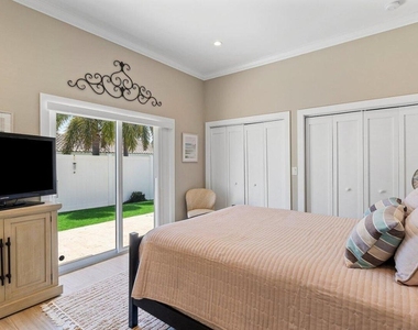 1008 Se 10th Court - Photo Thumbnail 30