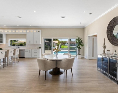 1008 Se 10th Court - Photo Thumbnail 12